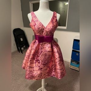 MacDuggal size 4 pink floral